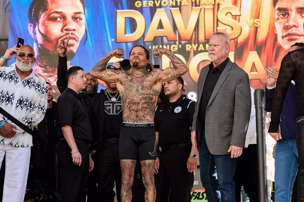 0009_Davis vs Garcia Weigh-ins