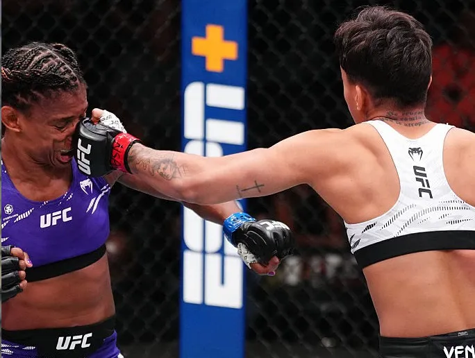 Iasmin Lucindo vence por puntos a Angela Hill en UFC Vegas 109