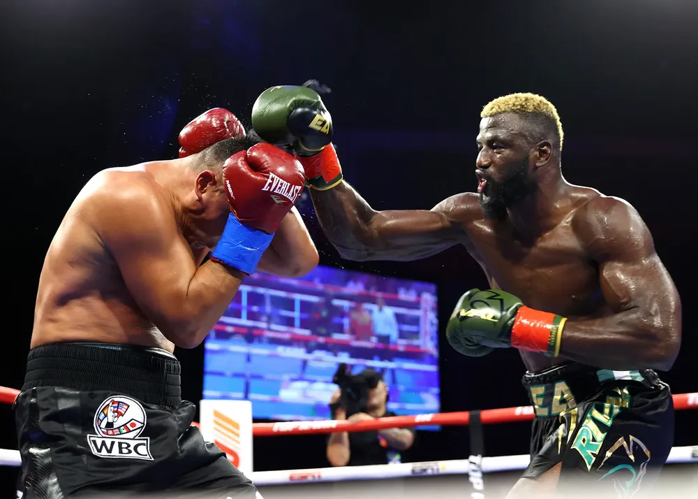 Efe Ajagba vs Zhan Kossobutskiy_action3