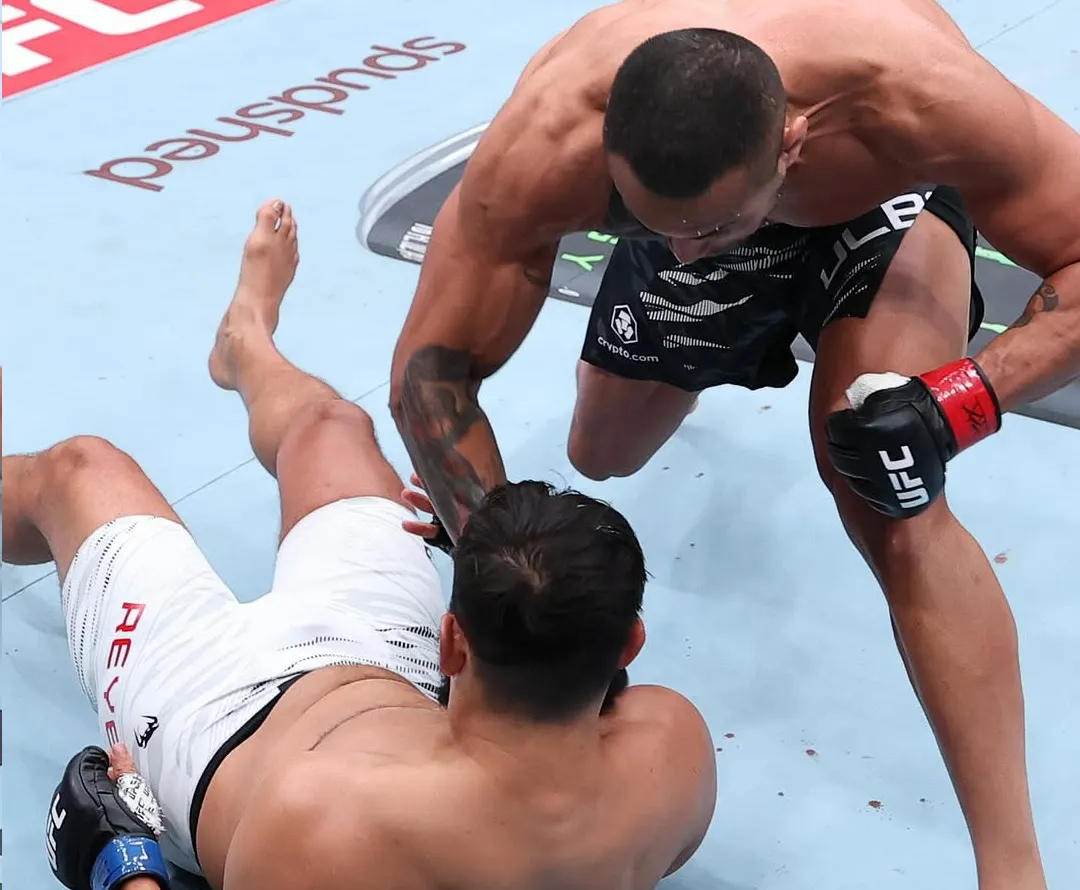 Carlos Ulberg noqueó a Dominick Reyes en UFC Fight Night 260