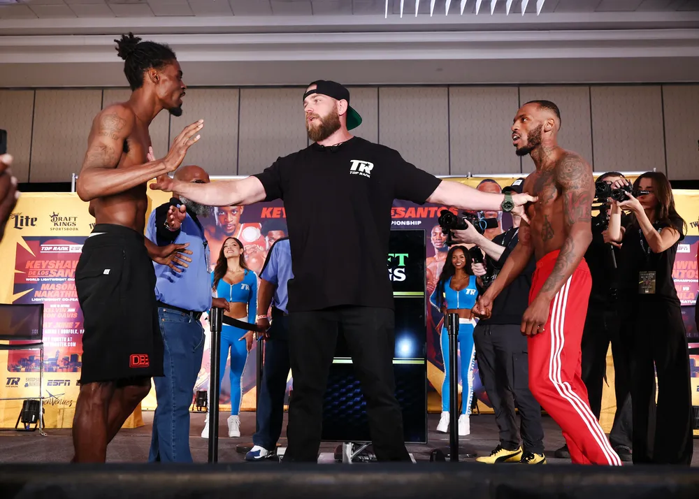 Kelvin Davis vs Nahir Albright_faceoff