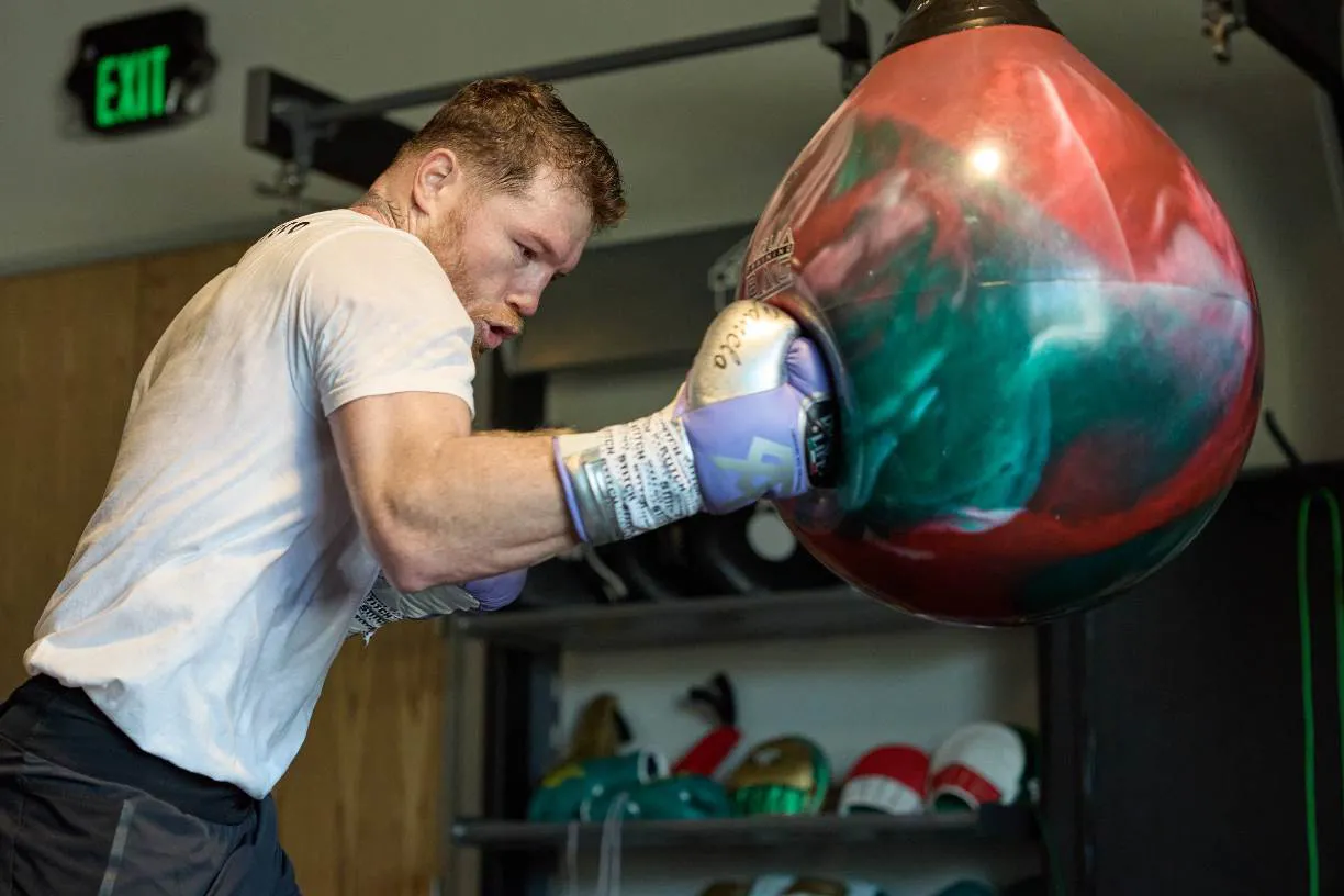 0030_Canelo Alvarez media workout
