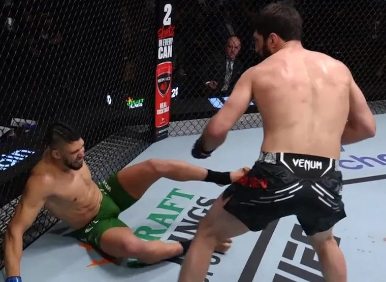 Magomed Ankalaev noquea a Johnny Walker en Las Vegas