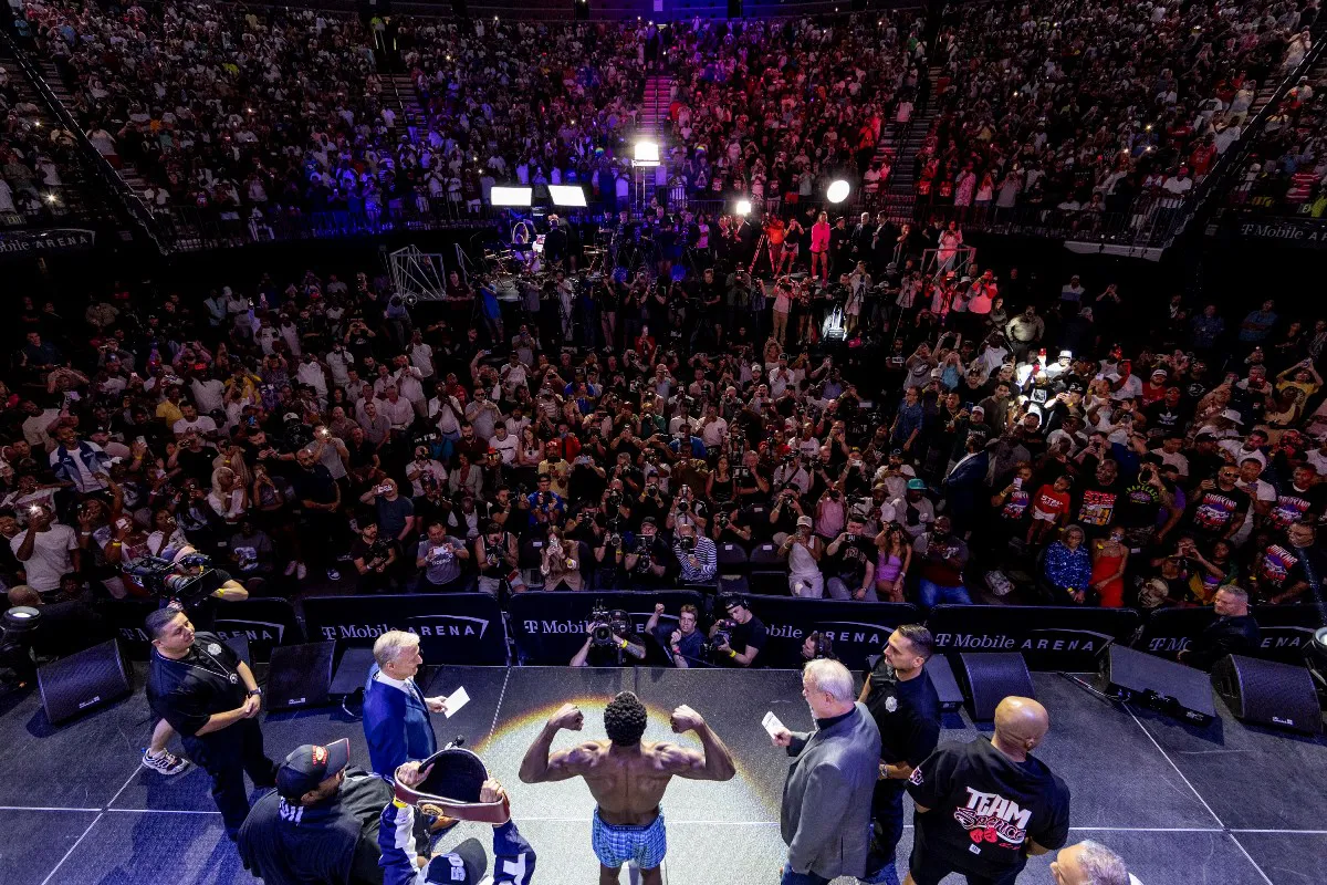 048_Spence_Crawford_Weigh-ins