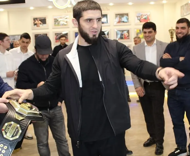 ¡Buscando el Welter! Islam Makhachev deja vacante título Mundial Ligero UFC