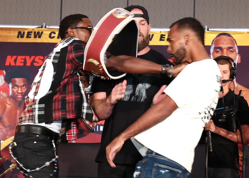 Keyshawn Davis vs Edwin De Los Santos_push