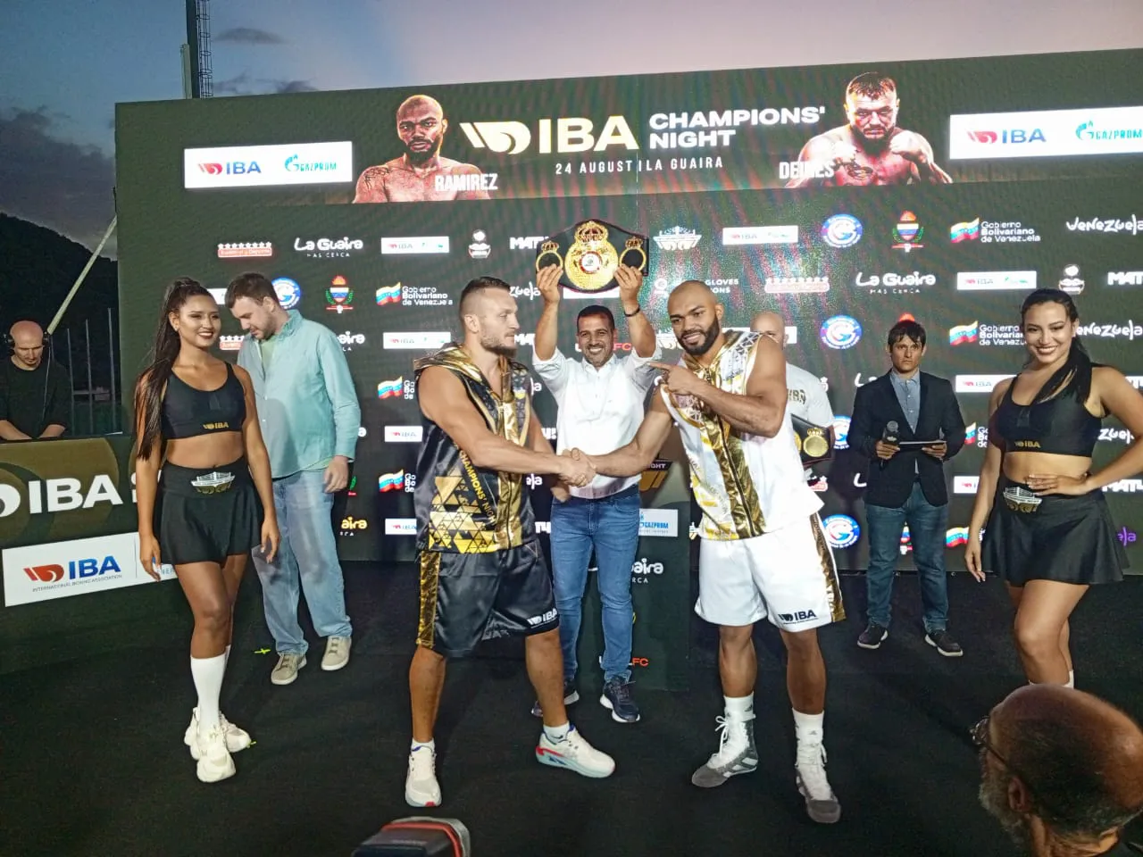 Adam Deines vs Albert Ramírez