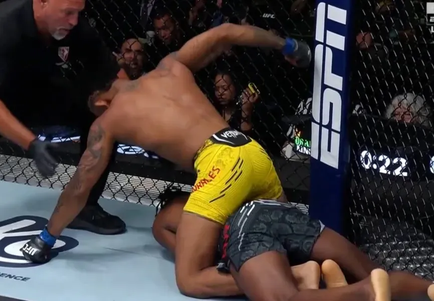Ecuatoriano Michael Morales mantiene invicto tras noquear a Neil Magny