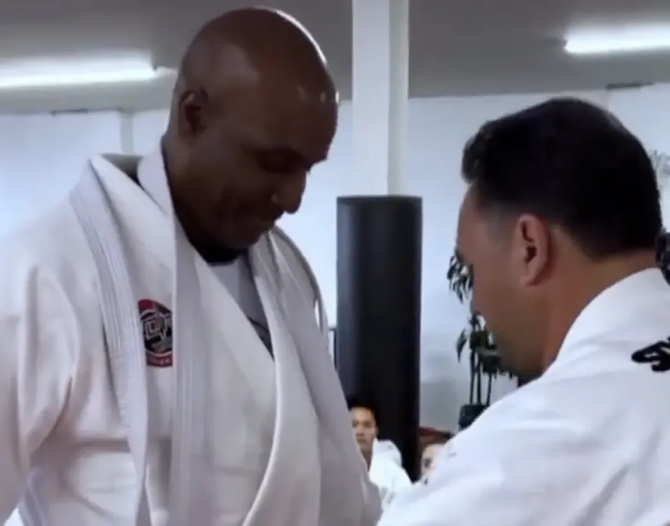 Barry Bonds obtiene cinturón azul de BJJ