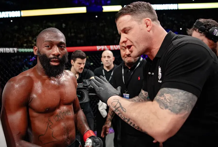 Polémico final Cédric Doumbé pierde tras lesión en el pie