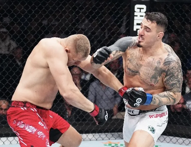 Aspinall es campeón interino tras KO sobre Pavlovich en NY1