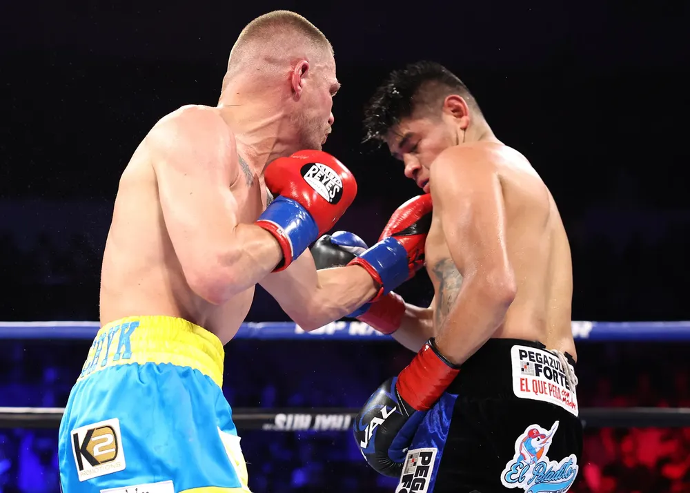 Emanuel Navarrete vs Denys Berinchyk_action25