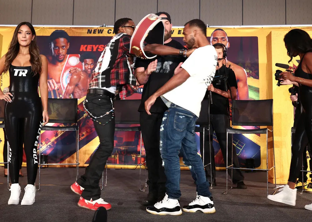 Keyshawn Davis vs Edwin De Los Santos_faceoff4_push