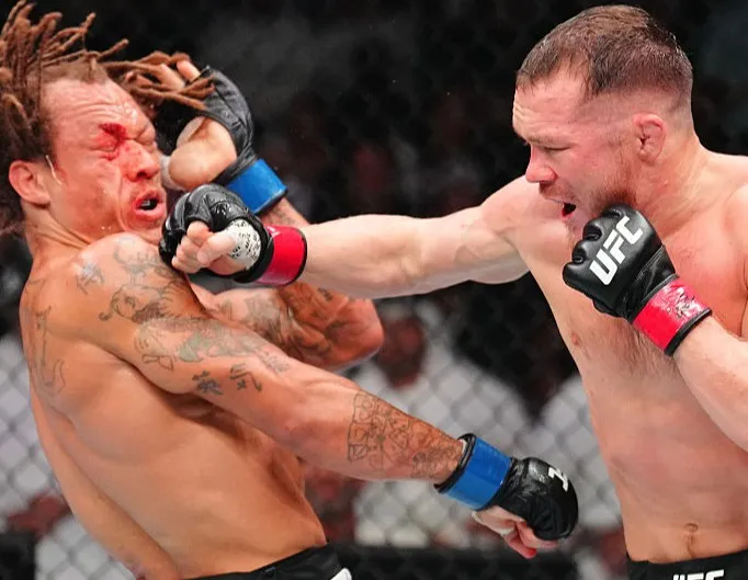 Petr Yan vence unánime a Marcus McGhee en UFC on ABC 9 de Abu Dhabi