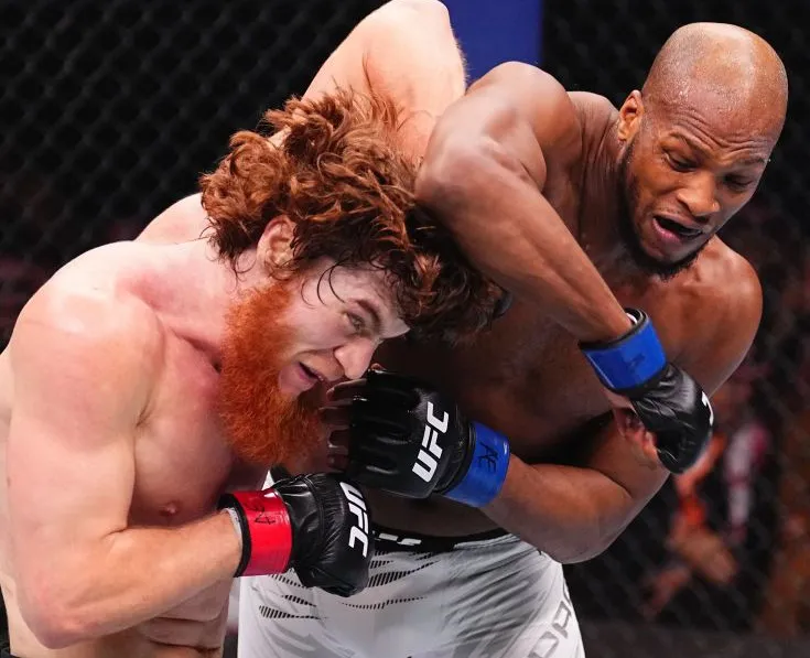 Michael Page le quita invicto a Shara Magomedov tras victoria unánime en Riyadh