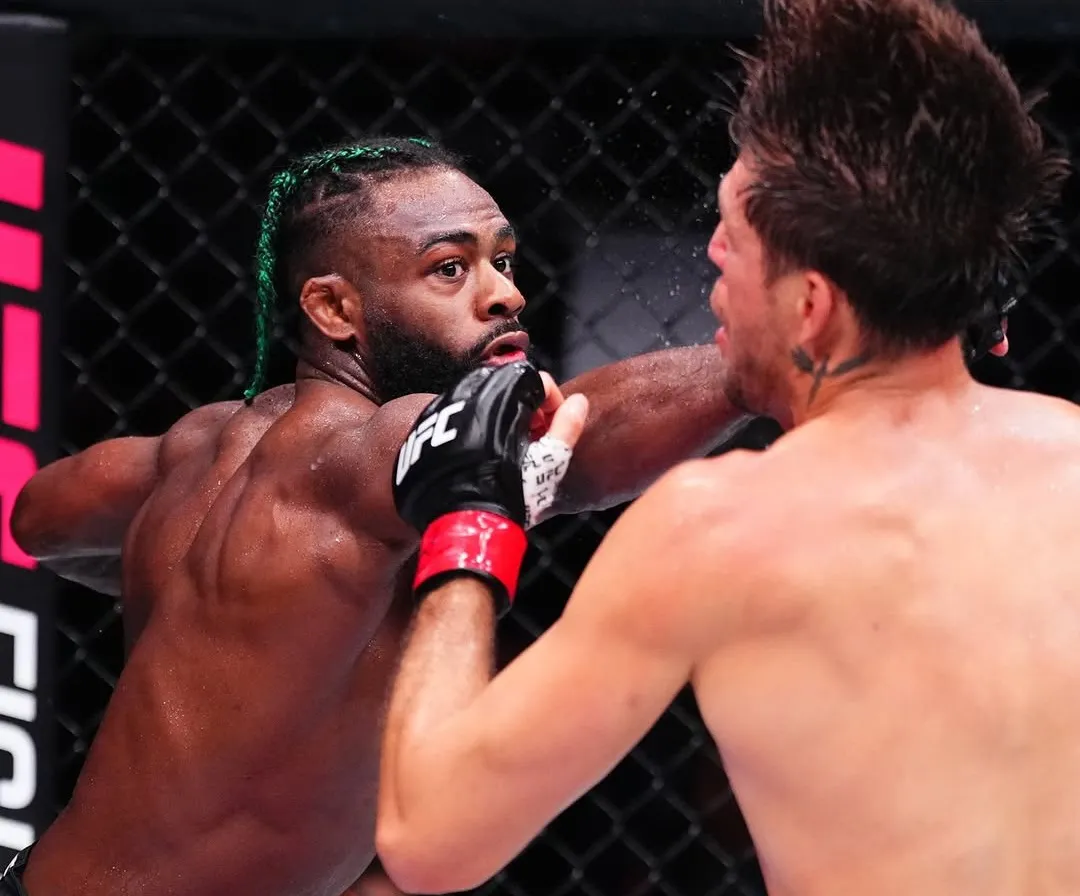 Aljamain Sterling gana deslucida pelea a Brian Ortega en UFC Shanghai