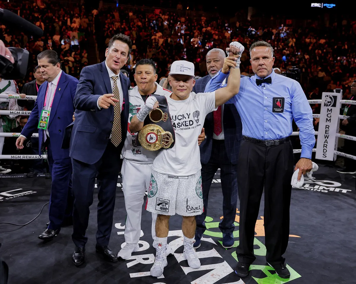 Isaac Cruz vs Rolando Romero-03_30_2024_Fight (11)