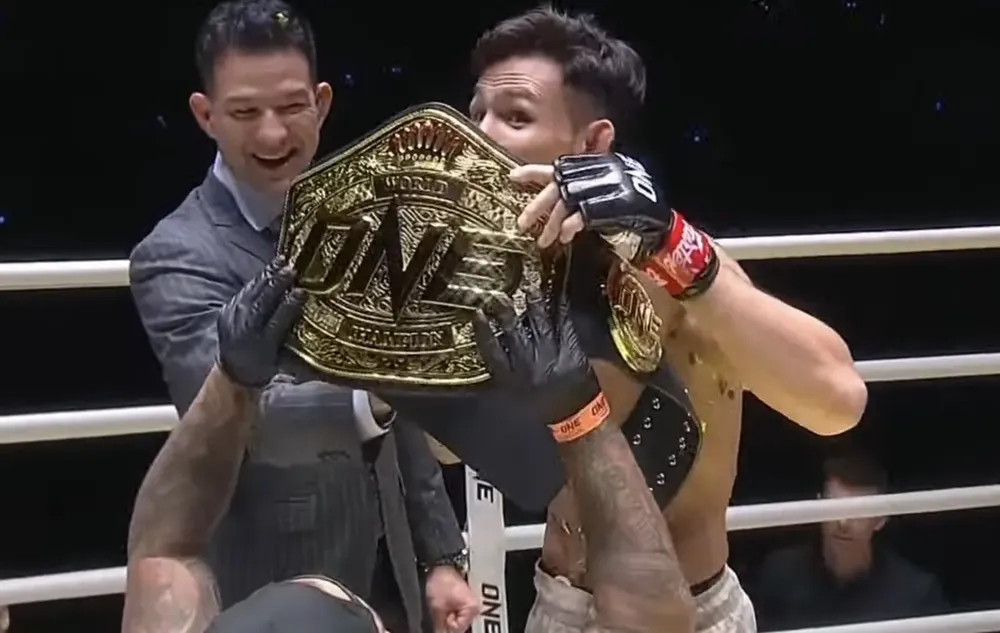 Le somete a Freymanov en Bangkok y es campeón interino pluma