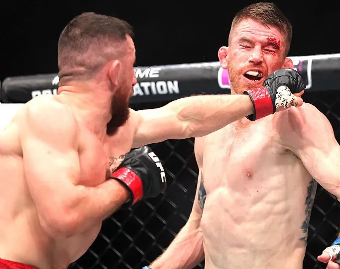 Merab Dvalishvili retiene tras vencer por puntos a Cory Sandhagen en UFC 320 de Las Vegas