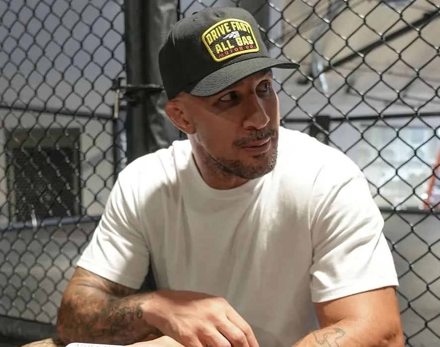 Brendan Schaub propone candidadto a ser campeón de tres divisiones en UFC