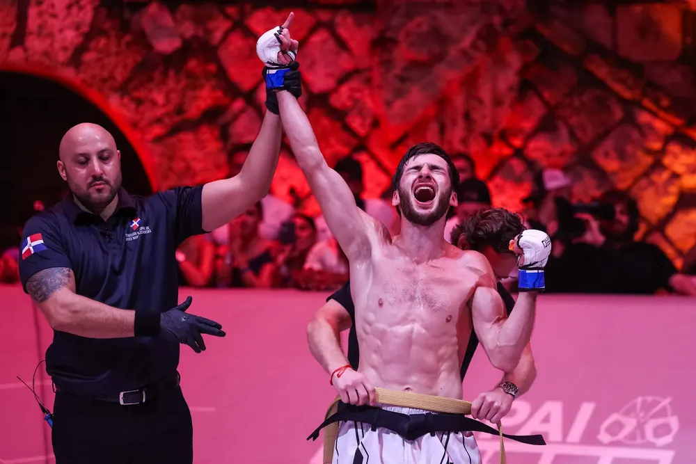 Tebuev noqueó a Chelmiah en República Dominicana y es nuevo Campeón
