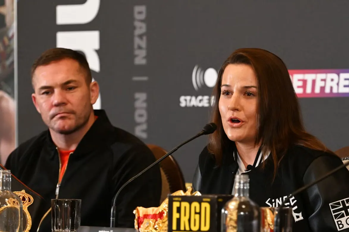 Jamie Moore y Chantelle Cameron