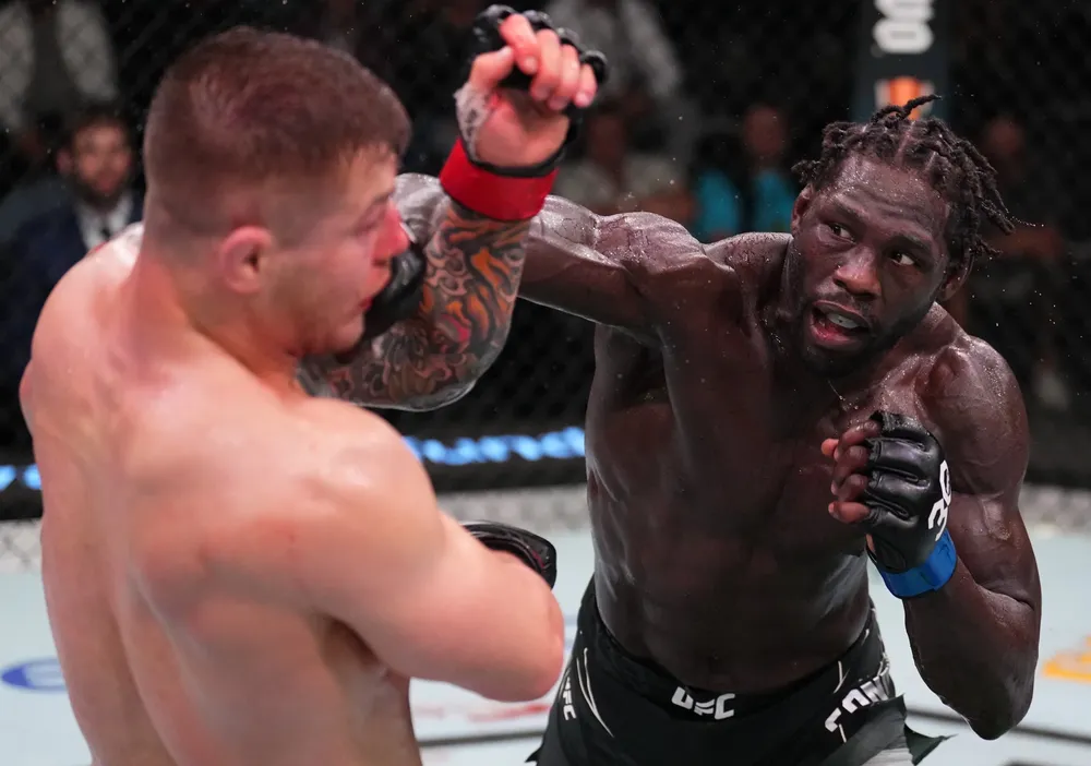 Cannonier castigó con todo a Vettori y logra DU en Las Vegas