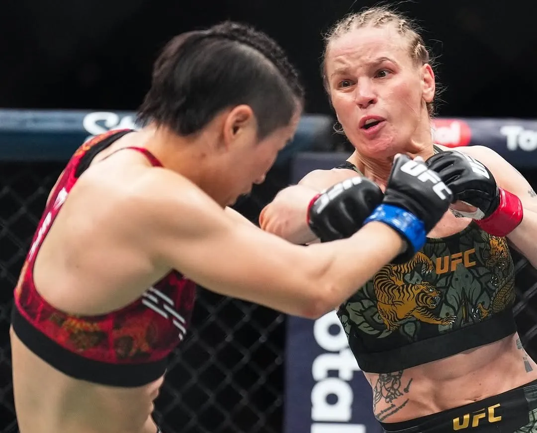 ¡En medio de abucheos! Valentina Shevchenko retiene tras DU sobre Zhang Weili en UFC 322