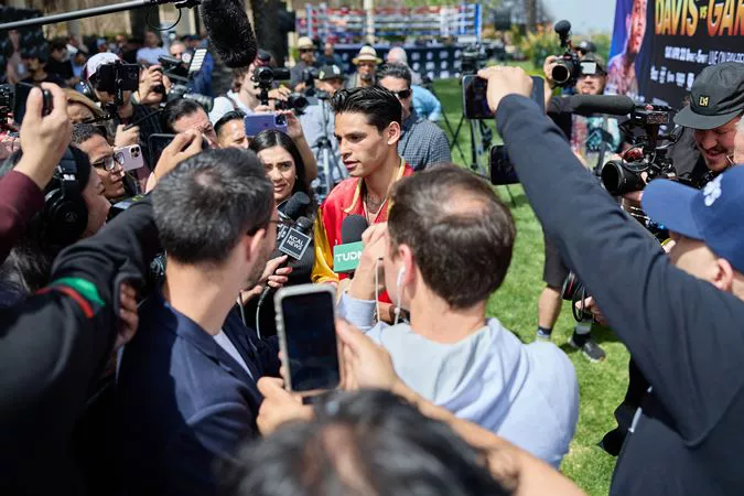0096_Ryan Garcia media workout