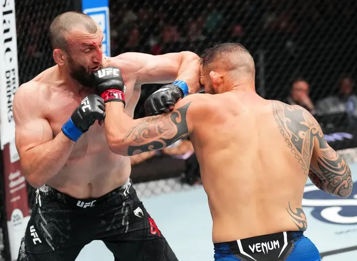 Muslim Salikhov vence a Santiago Ponzinibbio por decisión dividida en Denver