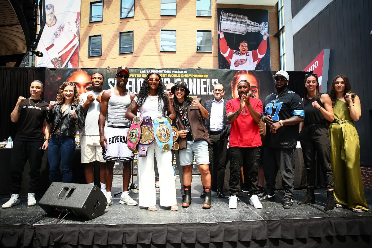 LR_SHIELDS VS DANIELS-PRESSER-TRAPPFOTOS-07232025-0739