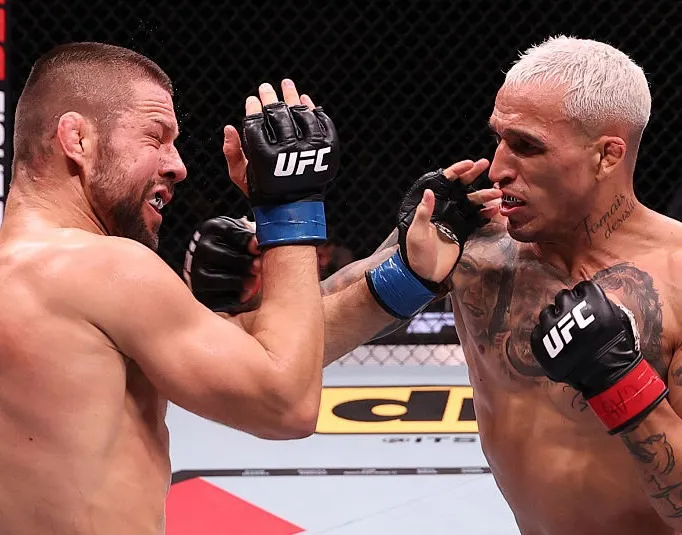 Charles Oliveira sometió a Mateusz Gamrot en UFC Fight Night 261