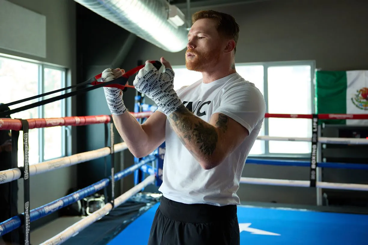 0008_Canelo Alvarez media workout