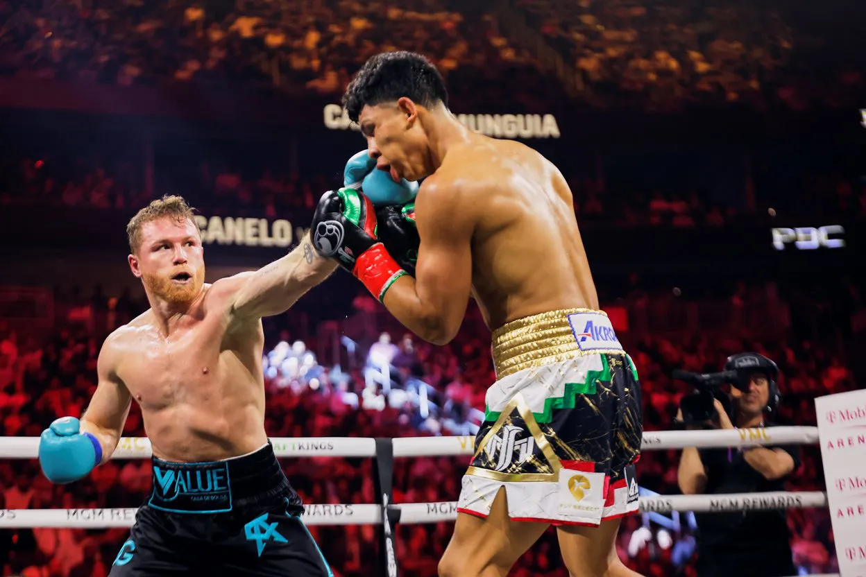 Canelo Alvarez vs Jaime Munguia_05_04_2024_Fight (10)