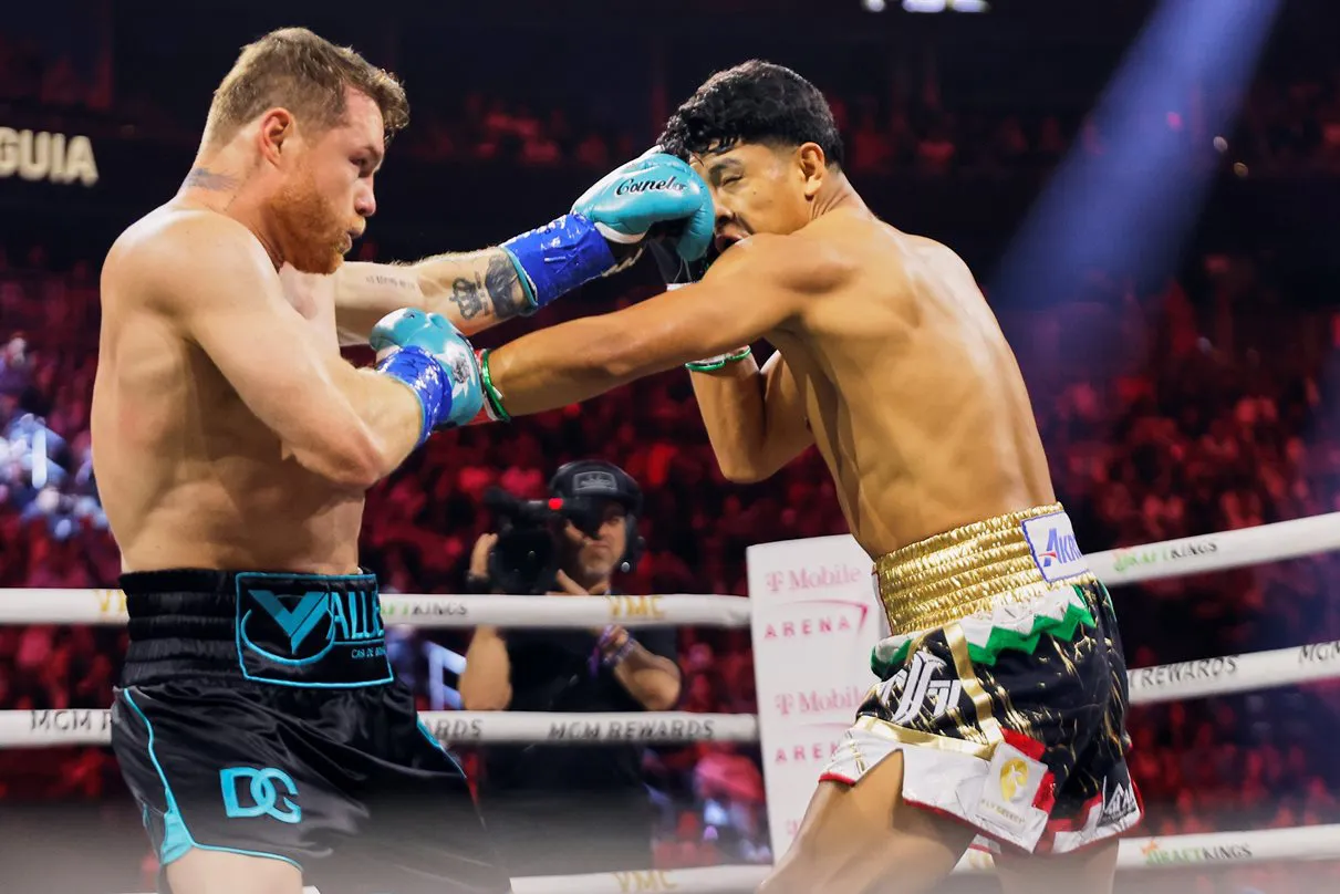 Canelo Alvarez vs Jaime Munguia_05_04_2024_Fight (7)