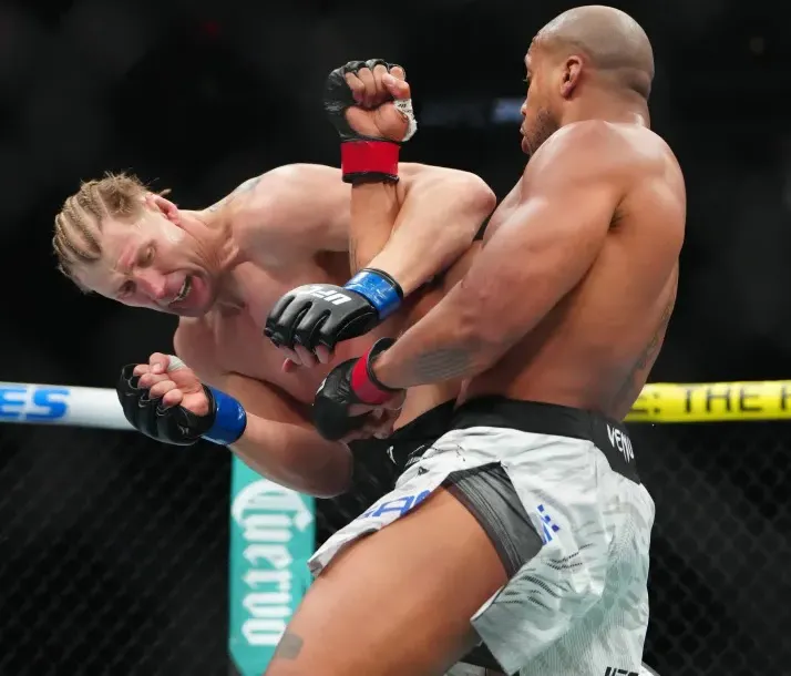 Ciryl Gane vence por dividida a Alexander Volkov en Las Vegas