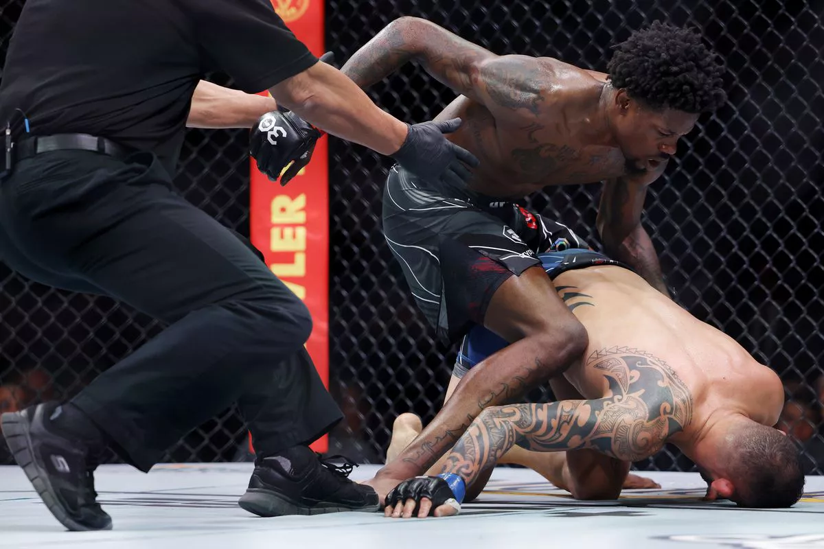 Kevin Holland noqueó a Ponzinibbio en Miami