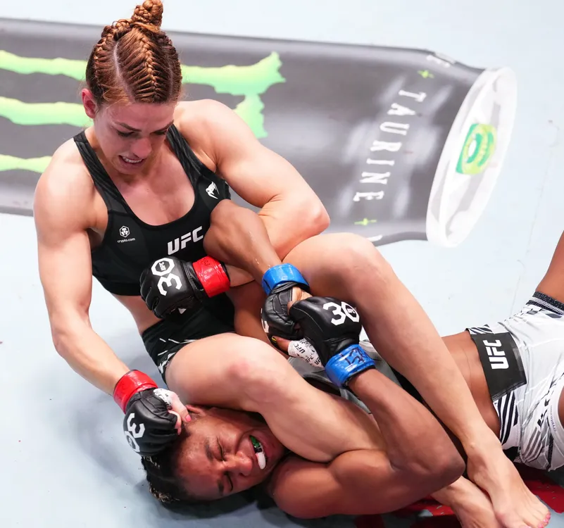 Dern propina brutal paliza a Hill y logra DU en Las Vegas