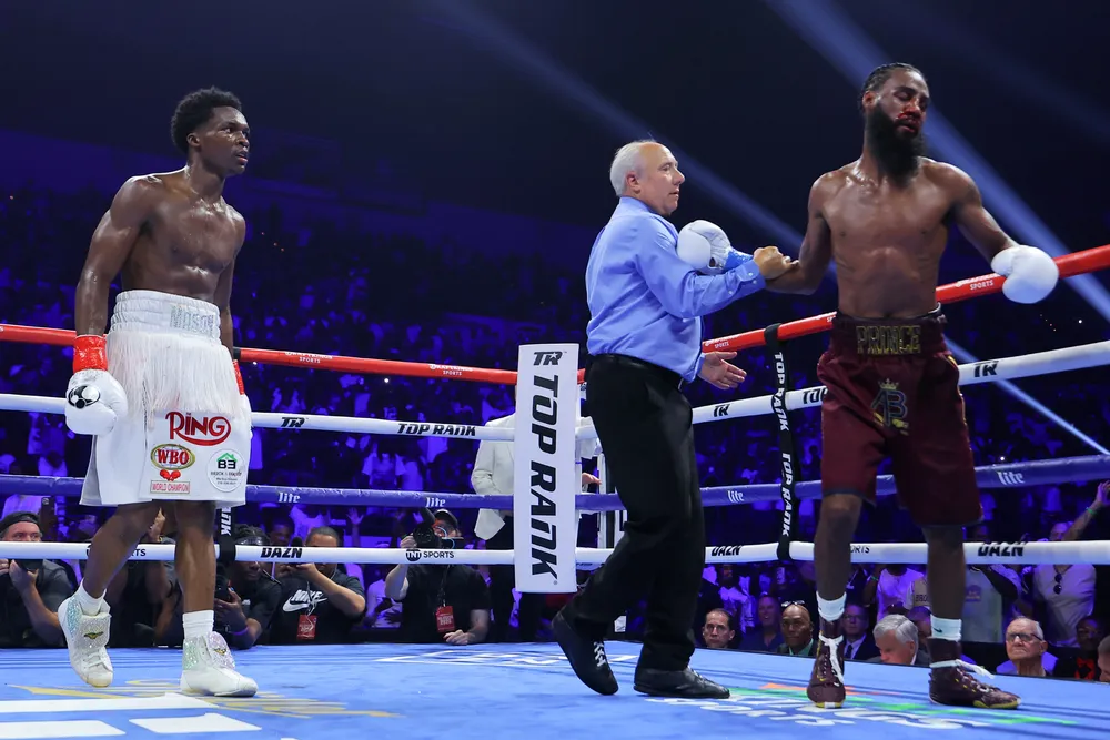 Abdullah_vs_Bell_Action_Stoppage