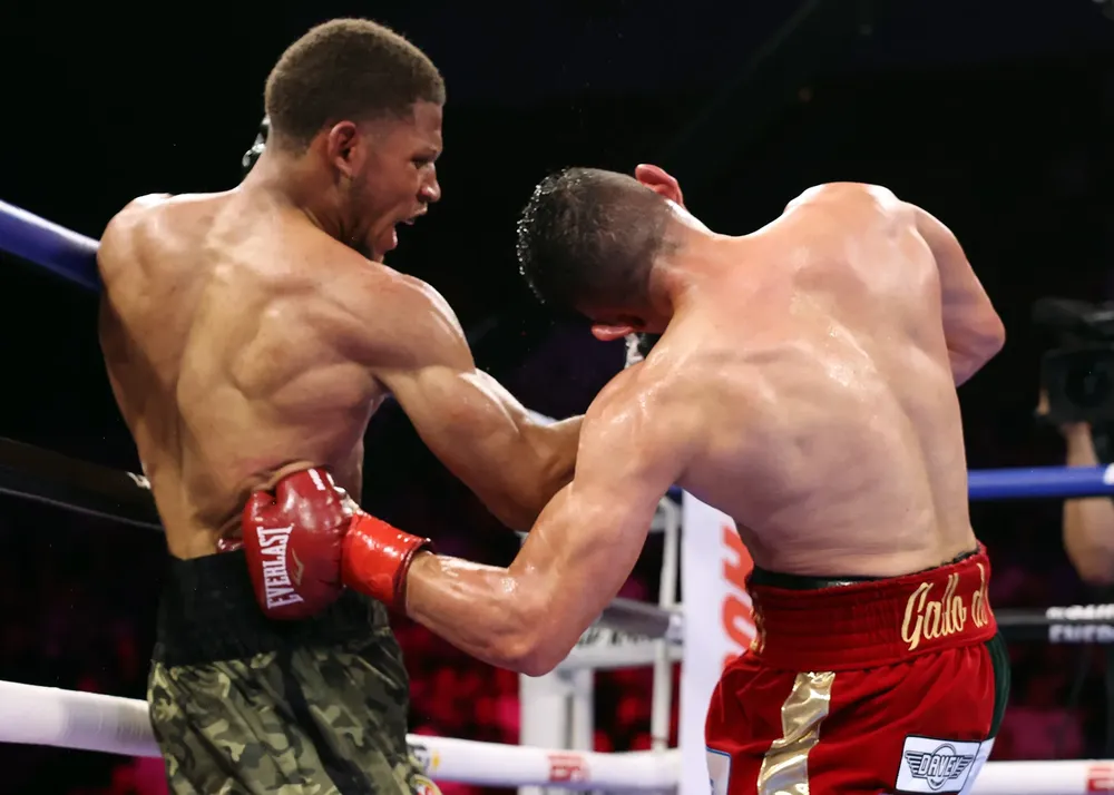 Giovani Santillan vs Brian Norman Jr_action8 (1)