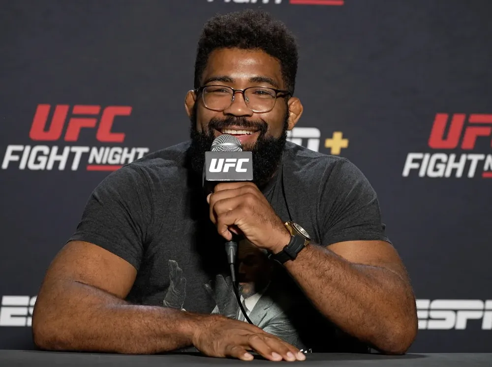 Chris Curtis Me gusta mucho el dinero y me encanta pelear