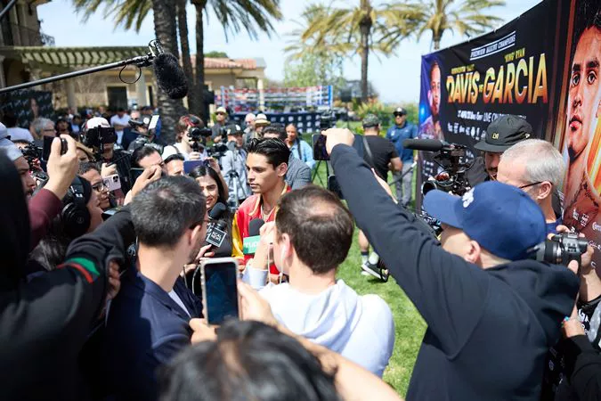 0100_Ryan Garcia media workout