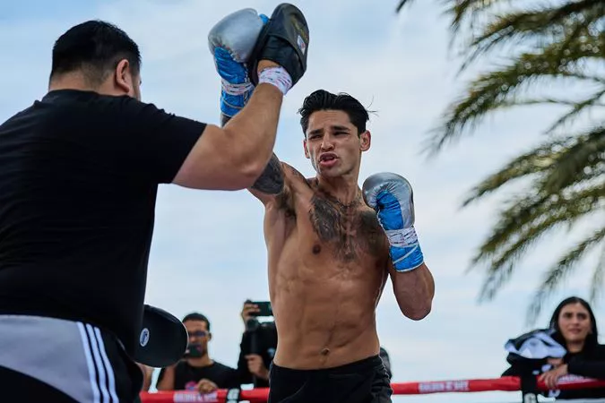 0120_Ryan Garcia media workout