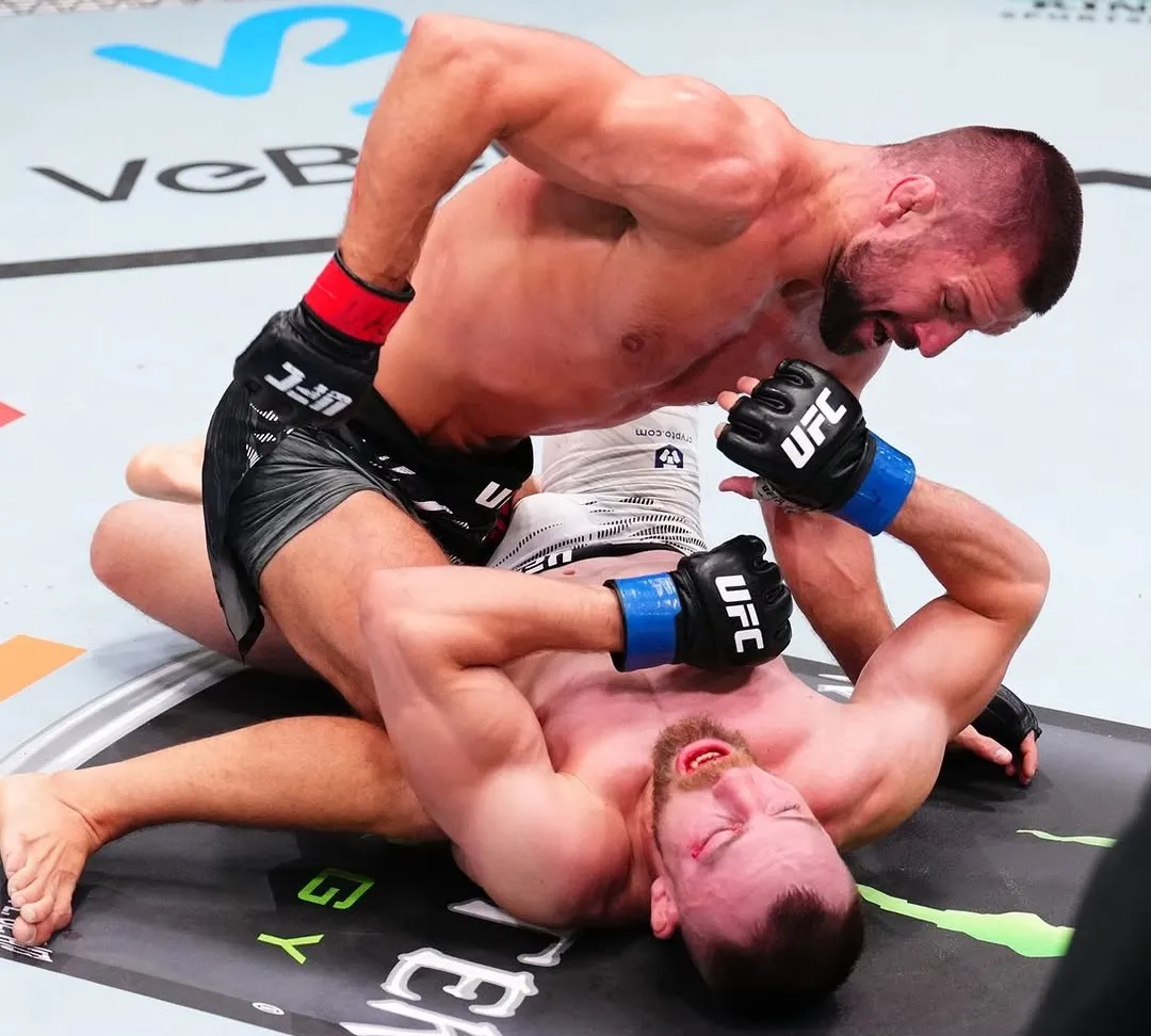 Mateusz Gamrot vence por decisión unánime a Ľudovít Klein en UFC Vegas 107