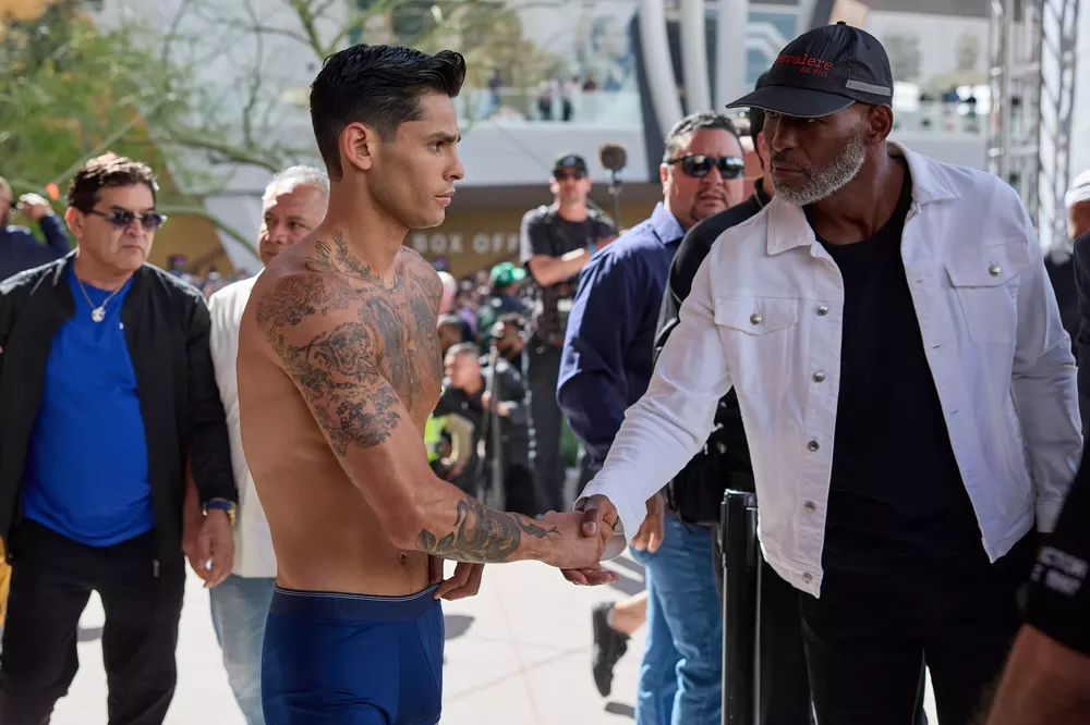 0004_Davis vs Garcia Weigh-ins
