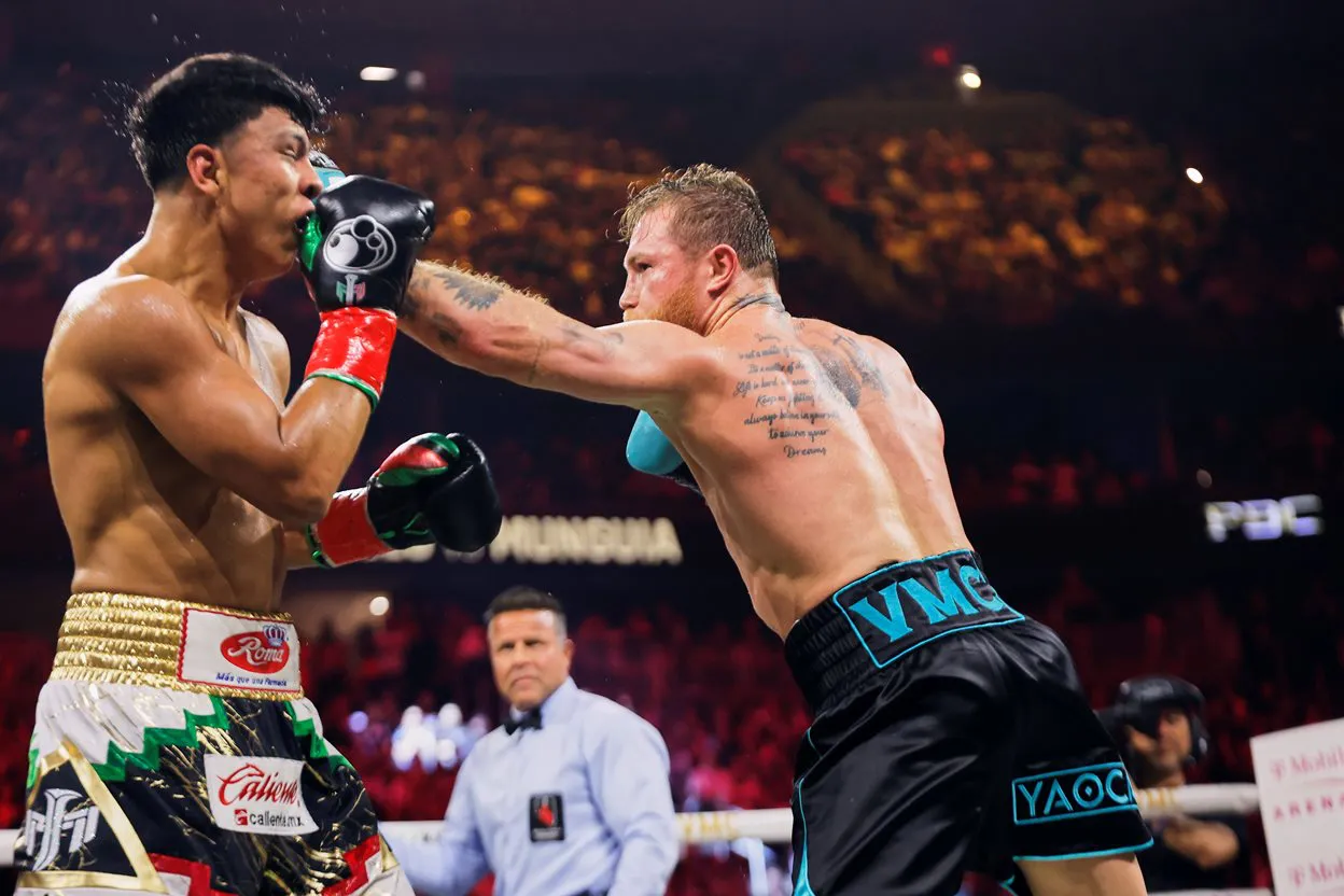Canelo Alvarez vs Jaime Munguia_05_04_2024_Fight (14)