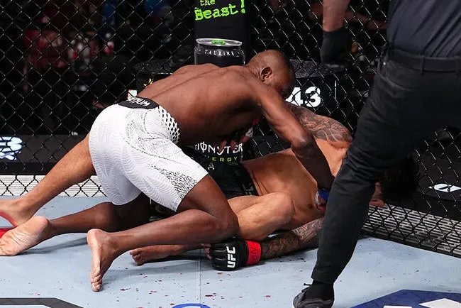 Manel Kape noqueó a Brandon Royval en UFC Vegas 112