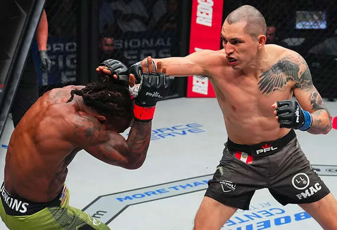 Peruano Pinedo propina paliza a Jenkins y lo noquea en Texas