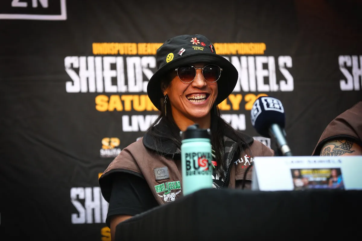 LR_SHIELDS VS DANIELS-PRESSER-TRAPPFOTOS-07232025-1112