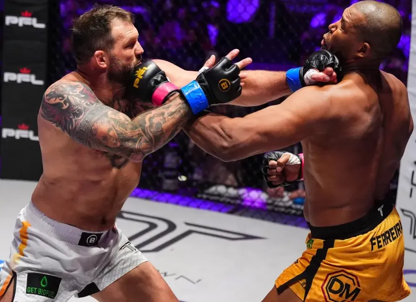 Renan Ferreira noquea brutal y rápidamente a Ryan Bader en Riyadh